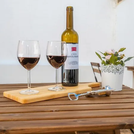 אכסניה Female *