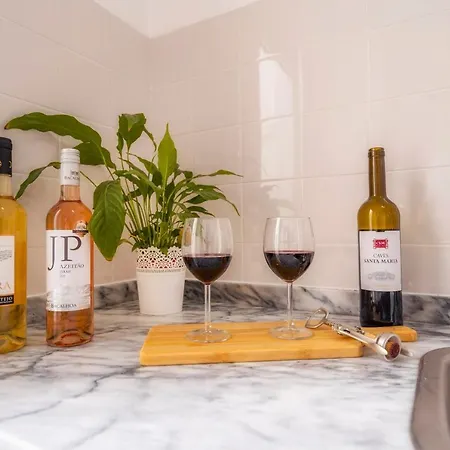 אכסניה Female *